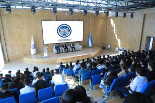 Хоразм вилояти солиқ бошқармаси раҳбари талабалар билан учрашди