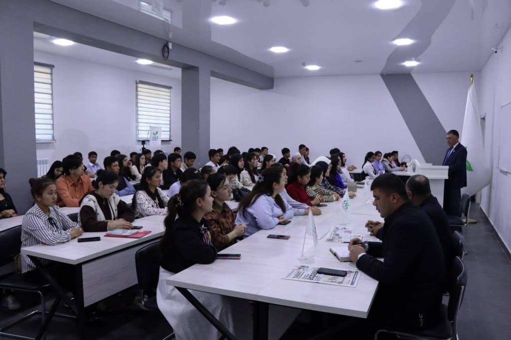 “Ёшлар куни”да экологик масалалар ҳам муҳокамалар марказида бўлмоқда