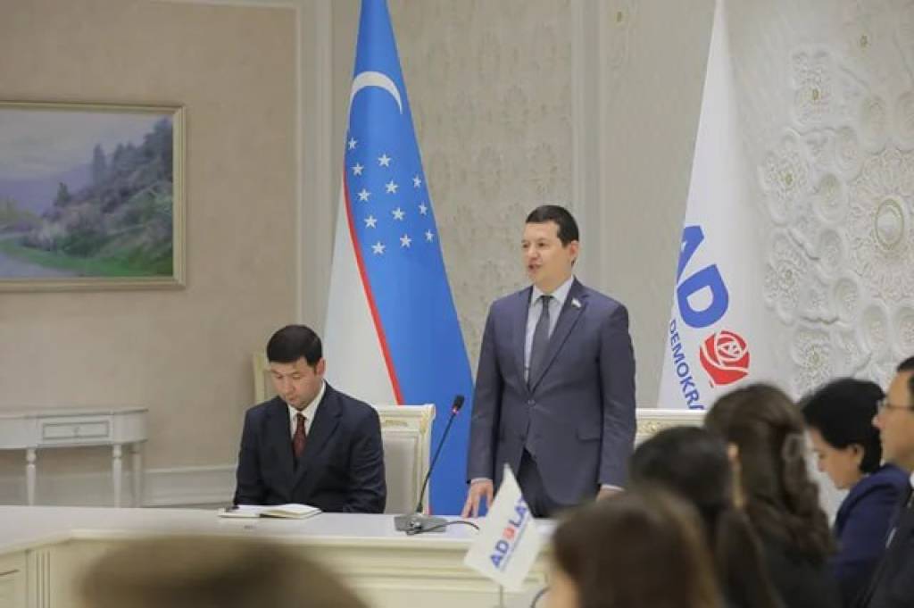 Ёшлар парламент фаолияти билан танишди