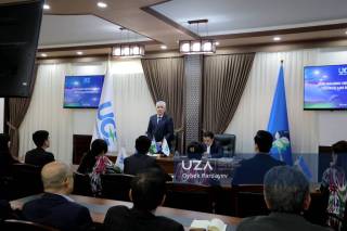 Ислом Абдураҳмонов талаба-ёшлар билан очиқ мулоқот ўтказди