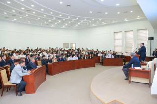 Вазир ва ёшлар учрашуви