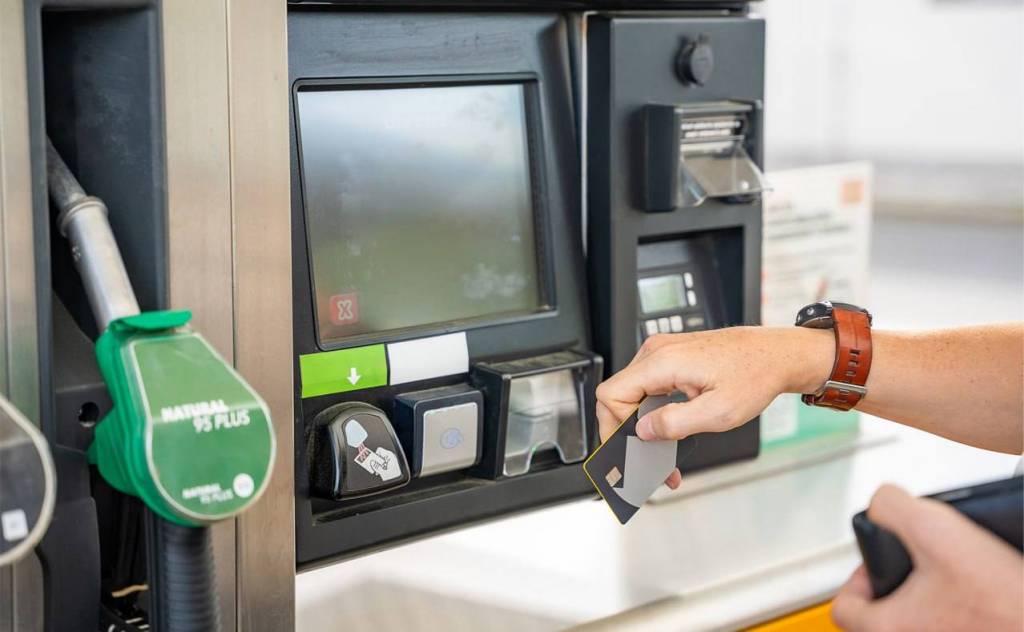 Ёқилғи қуйиш шохобчаларида нақдсиз тўловлар улуши кескин ошди