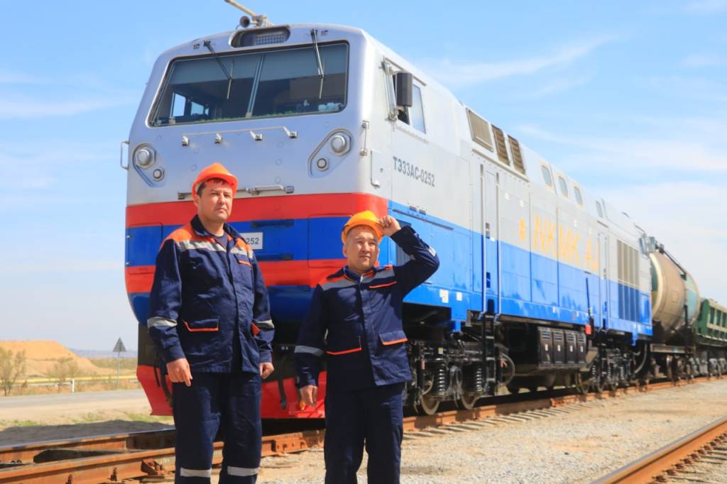 Комбинатда локомотив ва вагонлар босқичма-босқич янгиланяпти