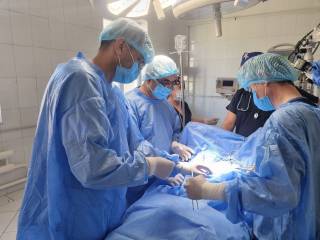 Чақалоқда мураккаб жарроҳлик амалиёти муваффақиятли ўтказилди