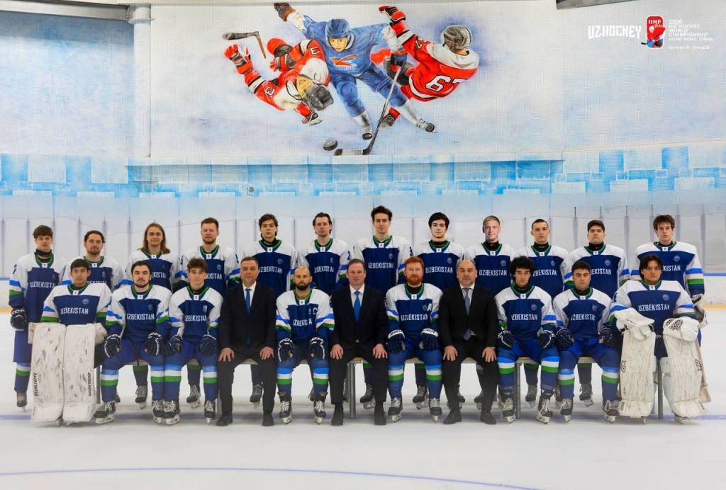 Хоккей: наши спортсмены принимают участие в чемпионате мира среди молодежи