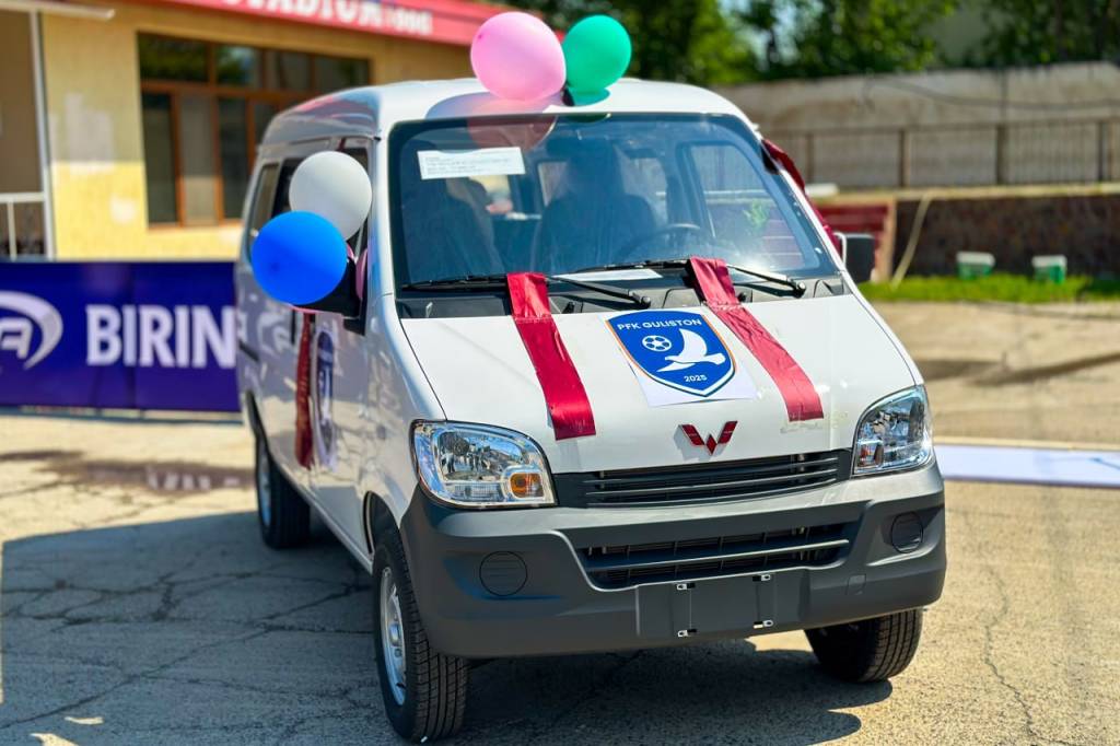 “Гулистон” футбол клубига  замонавий автомобиль совға қилинди