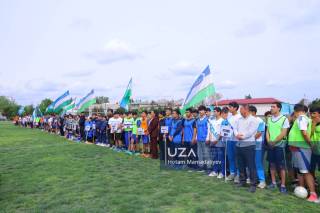 Уйчида минглаб ёшларни қамраб олган футбол баҳслари бошланди