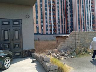 Тўсиқлар кўпайди, бағрикенглик-чи?