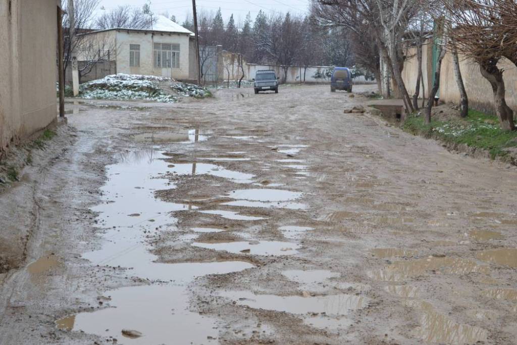 Гулханий номли кўчага ким эътибор беради?