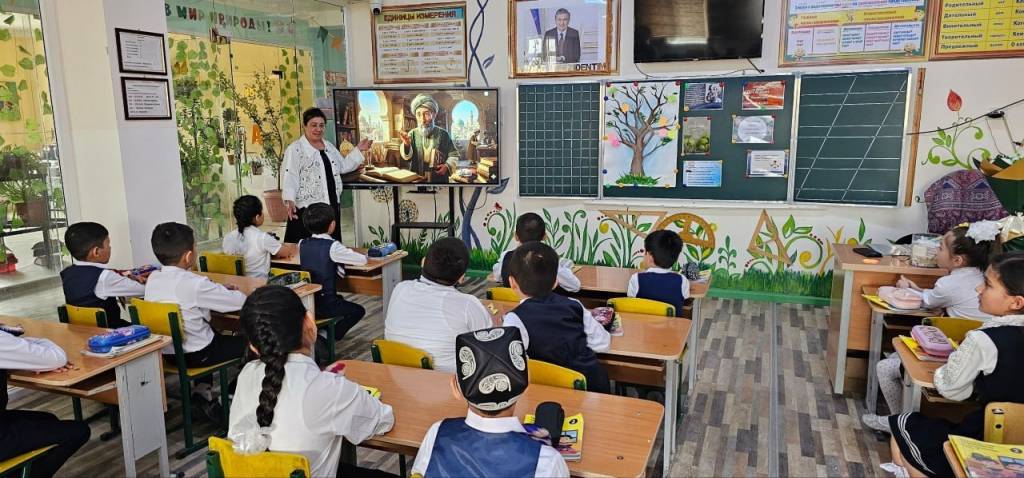 Ўқувчилар "Ибн Сино" билан мулоқот қилди