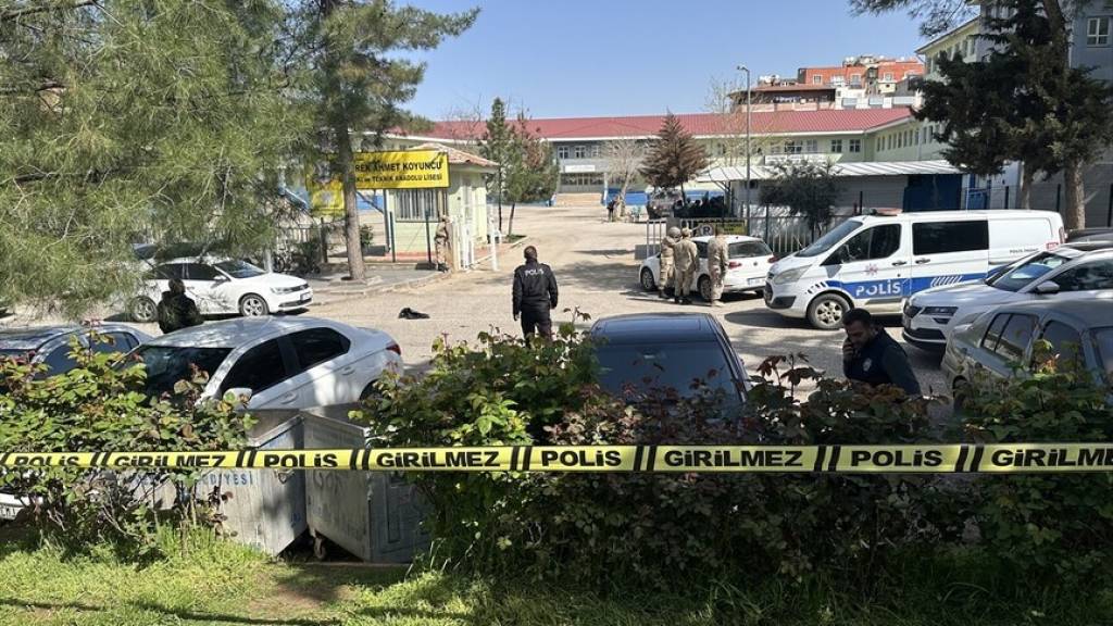 Туркияда мактаб ўқувчиси тартибсиз ўқ узиб, 16 кишини яралади