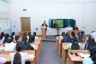 Navoiyshunos olimning 100 yilligiga bag‘ishlandi