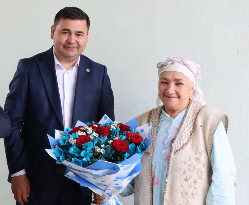 Шуҳрат Орипов кекса журналистлар хонадонида бўлди