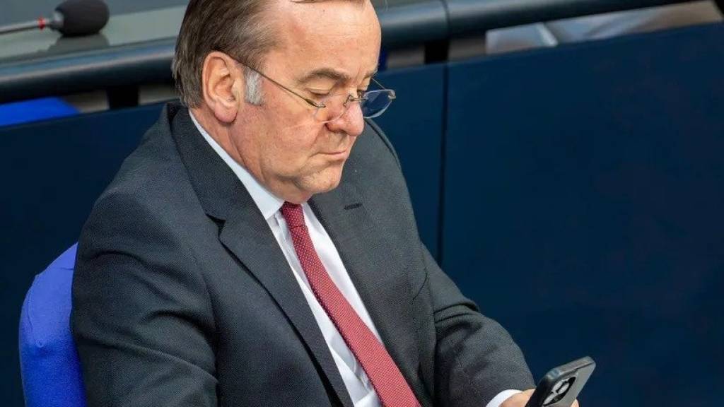 Германияда жосуслик хавотири туфайли мобил телефондан фойдаланиш чекланди