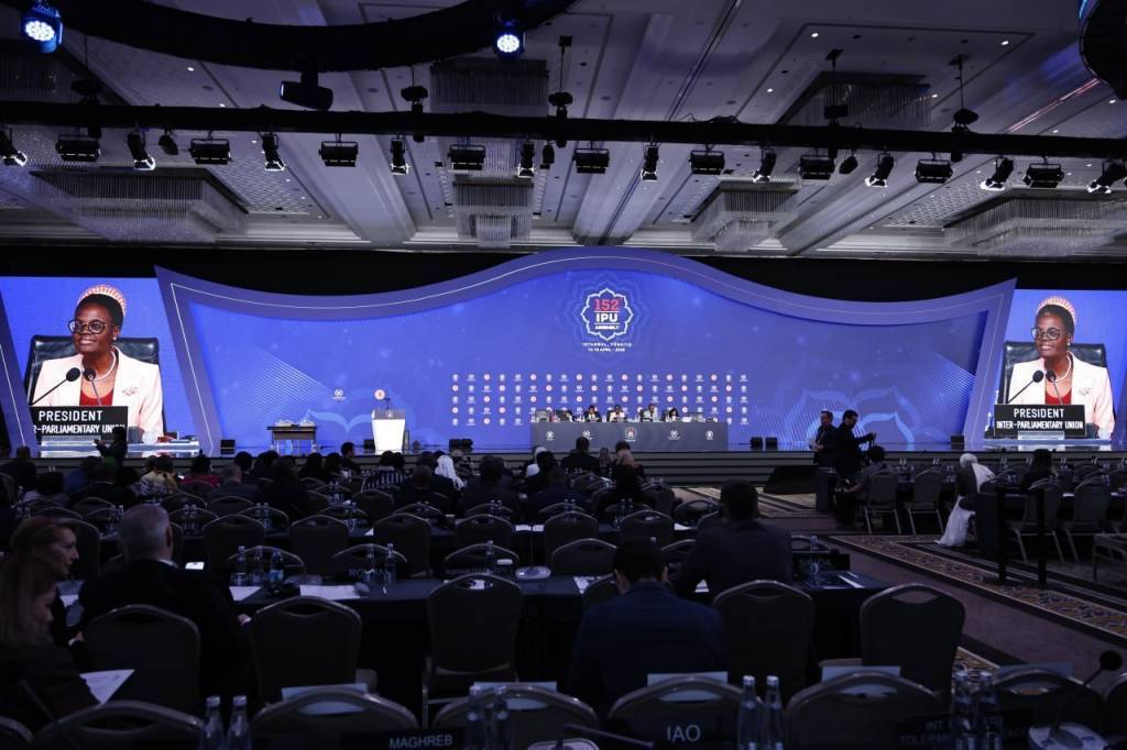 Initiatives in youth policy have been proposed