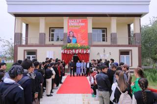 “Do‘stlik”da “Smart English” markazi faoliyat boshladi
