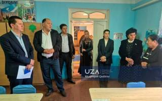 Deputatlar Qo‘qon va Dang‘aradagi maktablar holatini o‘rgandi