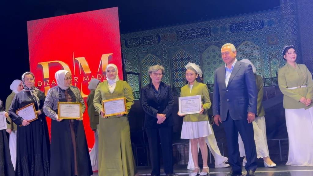 Показ национальной одежды в Коканде