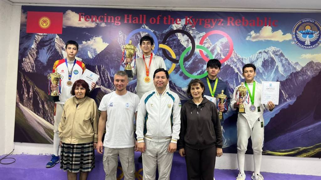 Ёш шпагачиларимиз шоҳсупа тўридан жой олди