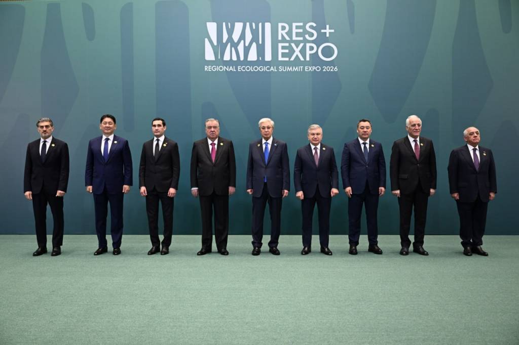 Ўзбекистон Президенти Минтақавий экологик саммит кўргазмаси билан танишди