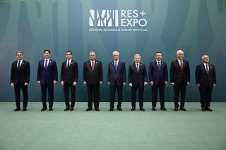 Ўзбекистон Президенти Минтақавий экологик саммит кўргазмаси билан танишди