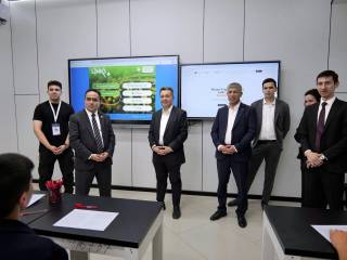 Vazir Samarqanddagi IT Park rezidentlari faoliyati bilan tanishdi