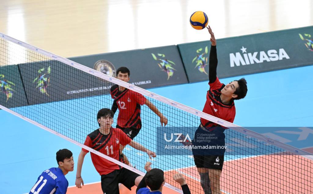 Волейбол бўйича мамлакат чемпионати баҳсларидан фоторепортаж