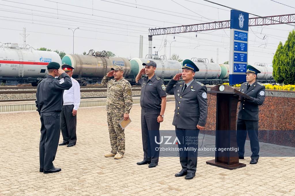 Vatan posbonlari  tantanali kuzatildi