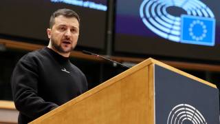 Зеленский: Украинага ЕИда ярим эмас, тўлиқ ўрин керак