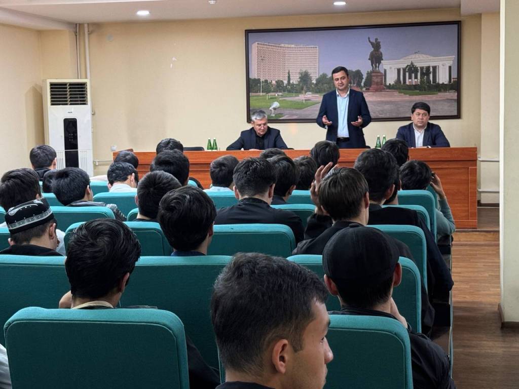 Раҳбар ва ёшлар учрашуви