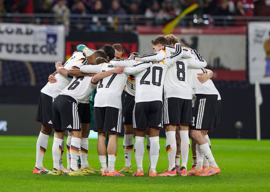 Jahon chempionatining "E" guruhidan joy olgan jamoalar turnir davomida foydalanadigan liboslarini taqdim etdi