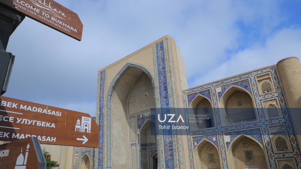 Мирзо Улуғбек мадрасасидан фоторепортаж