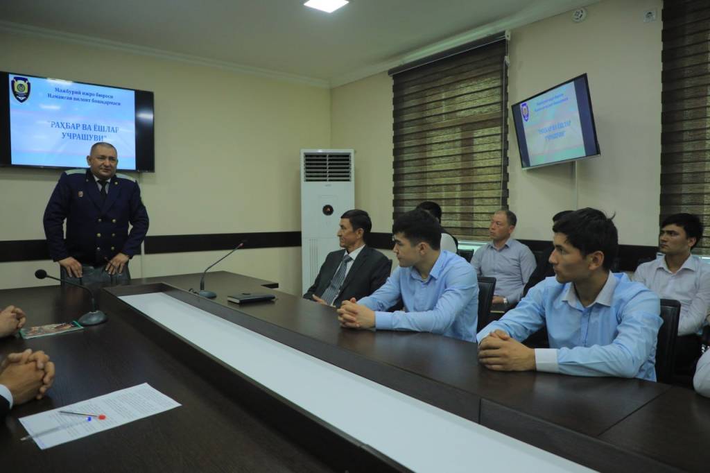 МИБ раҳбари ёшларнинг ташаббус ва мурожаатларини тинглади
