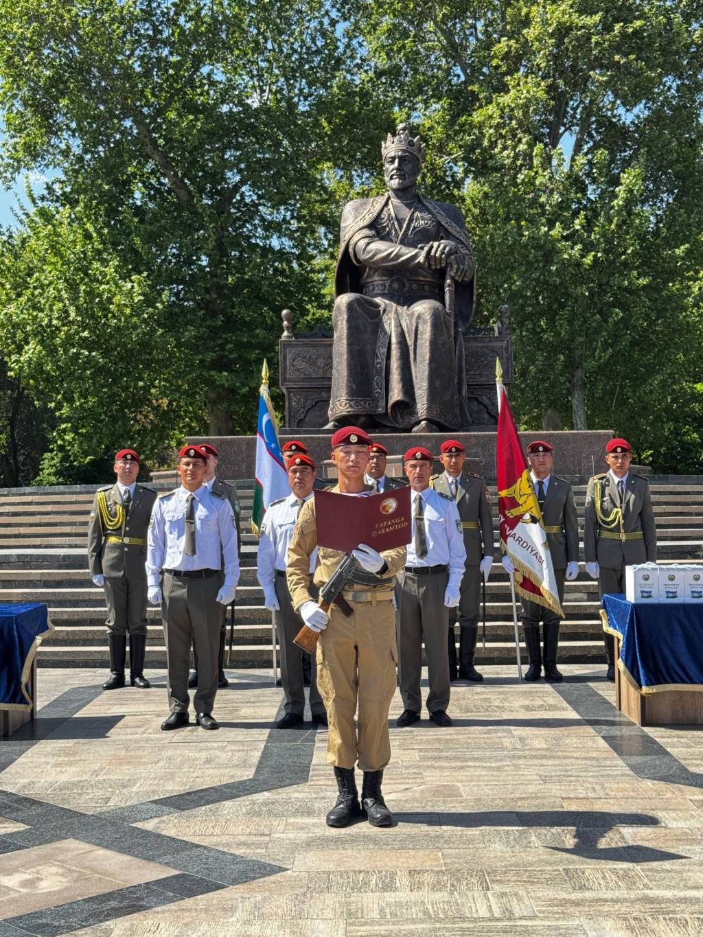 Аскарлар Амир Темур майдонида қасамёд қилди