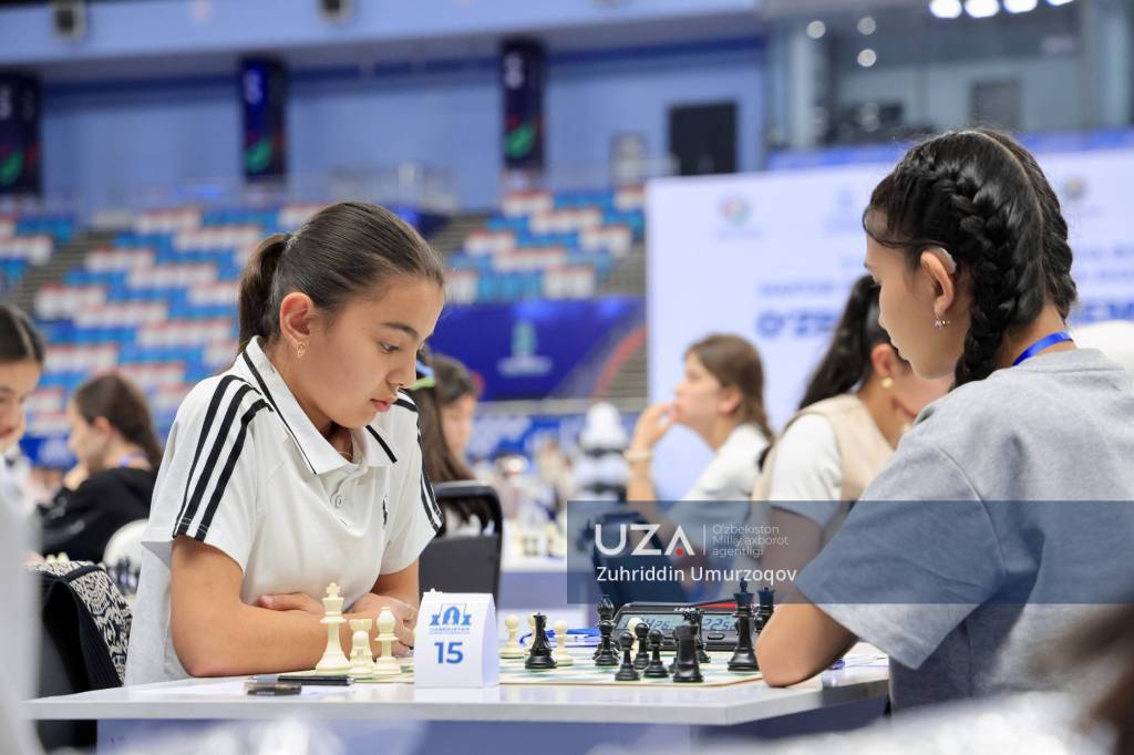 В Андижане соревнуются молодые шахматисты