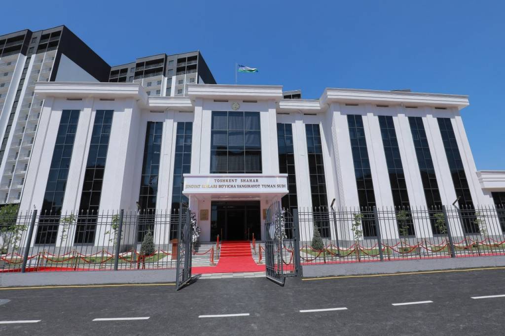 Янгиҳаётда аҳолига янги қулайликларни тақдим этадиган суд биноси фойдаланишга топширилди