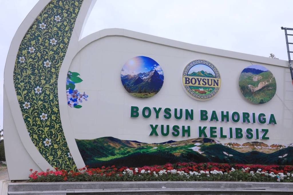 Хорижлик сайёҳлар “Бойсун баҳори”га тайёргарлик жараёни билан танишмоқда