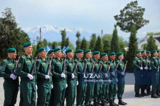 Сурхондарёда ёш аскарлар қасамёд қилди