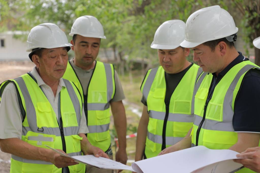 Гулистонда замонавий санитария маркази қад ростламоқда