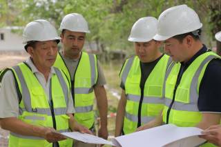 Гулистонда замонавий санитария маркази қад ростламоқда