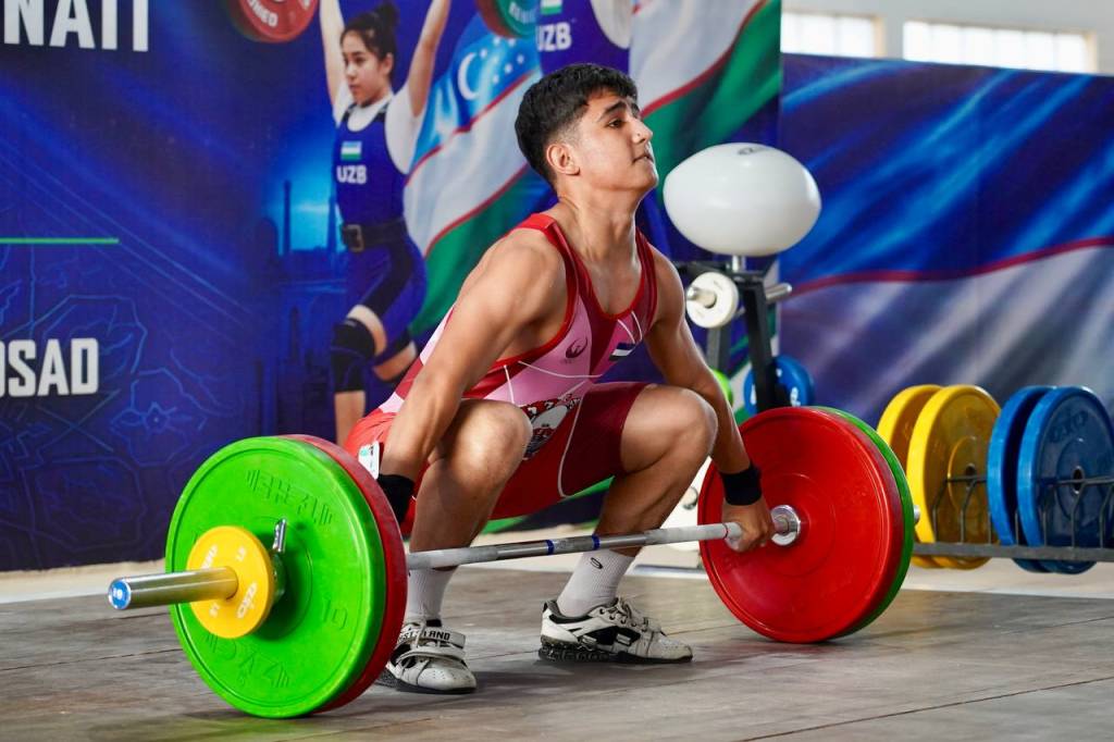 Қаршида Ўзбек оғир атлетикасининг янги чемпионлари кашф этилмоқда