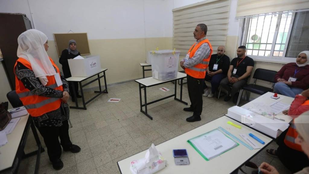 Ғазо ва Ғарбий Соҳилда сайлов: Маҳмуд Аббос тарафдорлари кўпчилик овоз тўплади