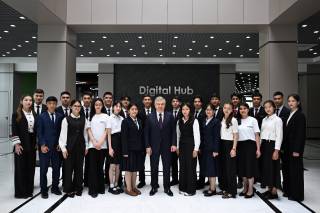 Давлатимиз раҳбари Фарғонадаги IT-парк билан танишди