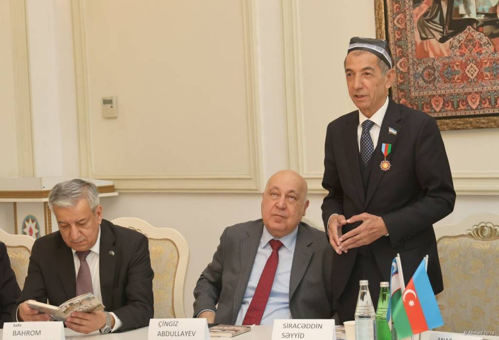 Икки қардош халқнинг адабий дўстлиги