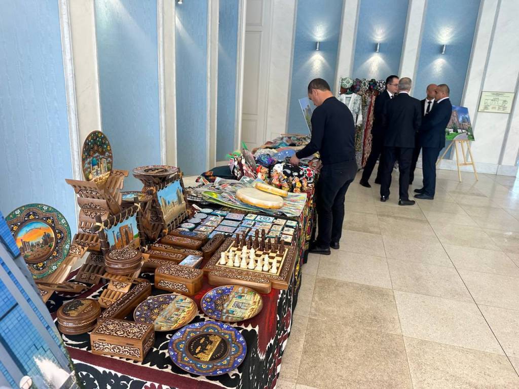 Об Узбекистане - за рубежом