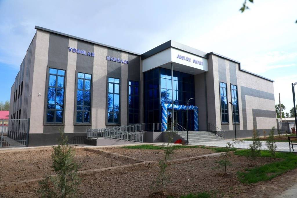 Тахтакўпирда “Ёшлар маркази” биноси фойдаланишга топширилди