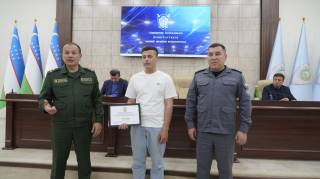 Фуқаро хавфли жиноятчини қўлга олишда кўмаклашди (+видео)