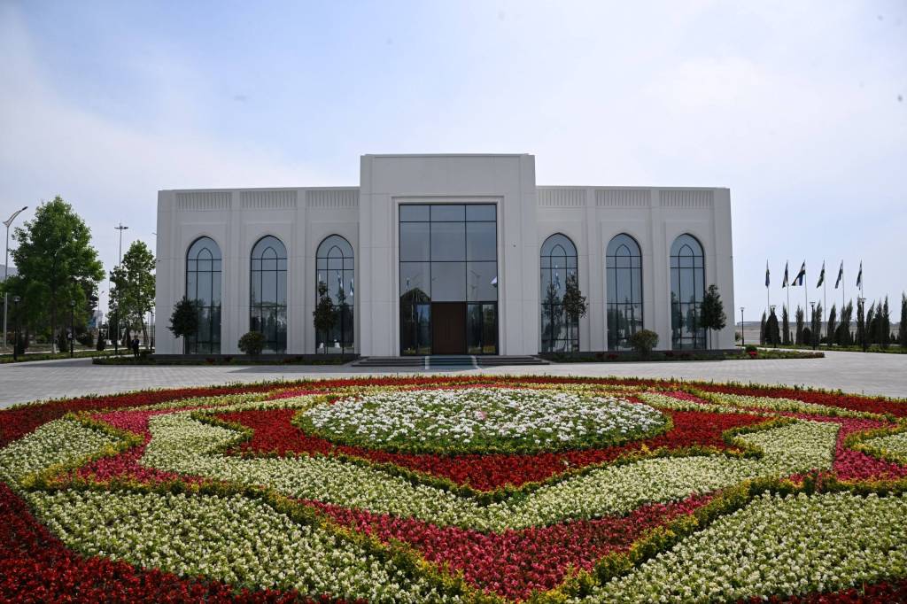 Фарғона халқаро аэропортида янги йўловчи терминали қурилади (+видео)