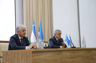 Шавкат Ҳамроев учрашувда битирувчи талабаларни ишга таклиф этди