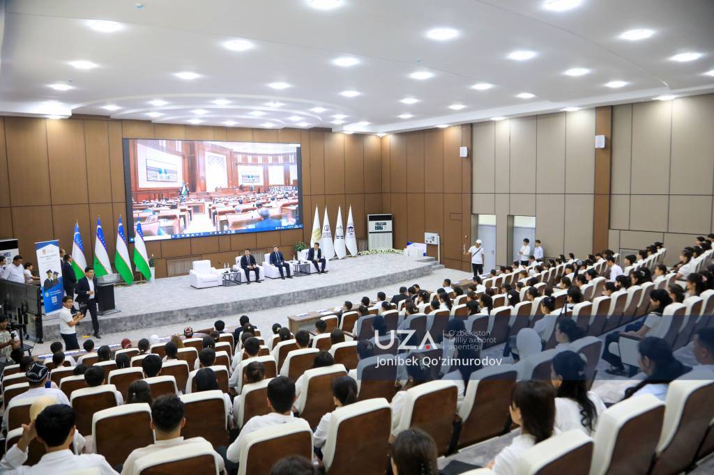 Rahbar va yoshlar o‘rtasida ochiq muloqot o‘tkazildi
